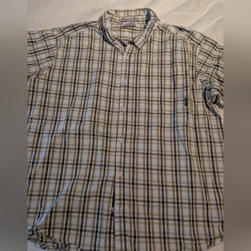 Columbia Men's Plaid Button-Down Short Sleeve Shirt. XXL.